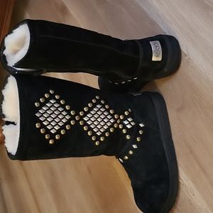 Ugg womens size 6 boots